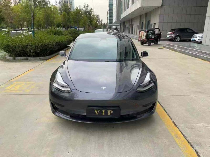 济宁20年特斯拉MODEL Y1