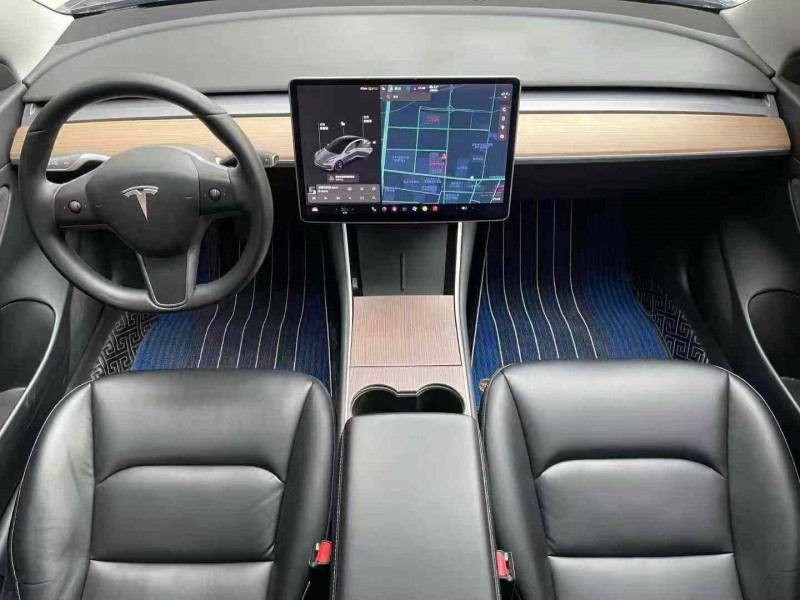 济宁20年特斯拉MODEL Y4