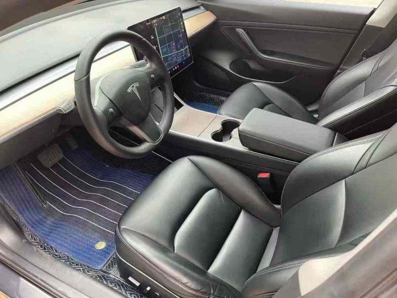 济宁20年特斯拉MODEL Y5