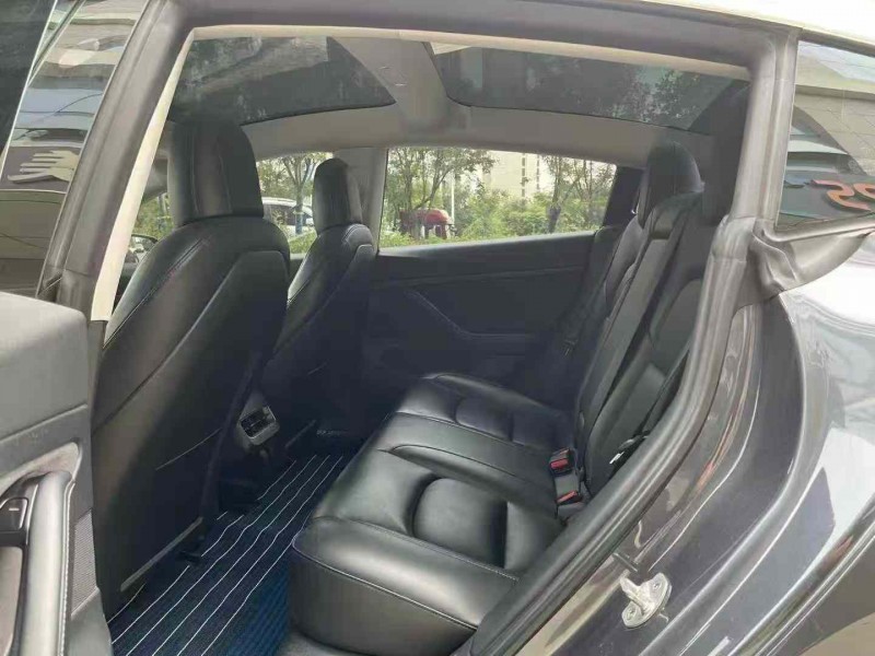 济宁20年特斯拉MODEL Y6