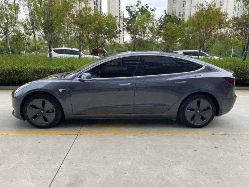 济宁20年特斯拉MODEL Y7