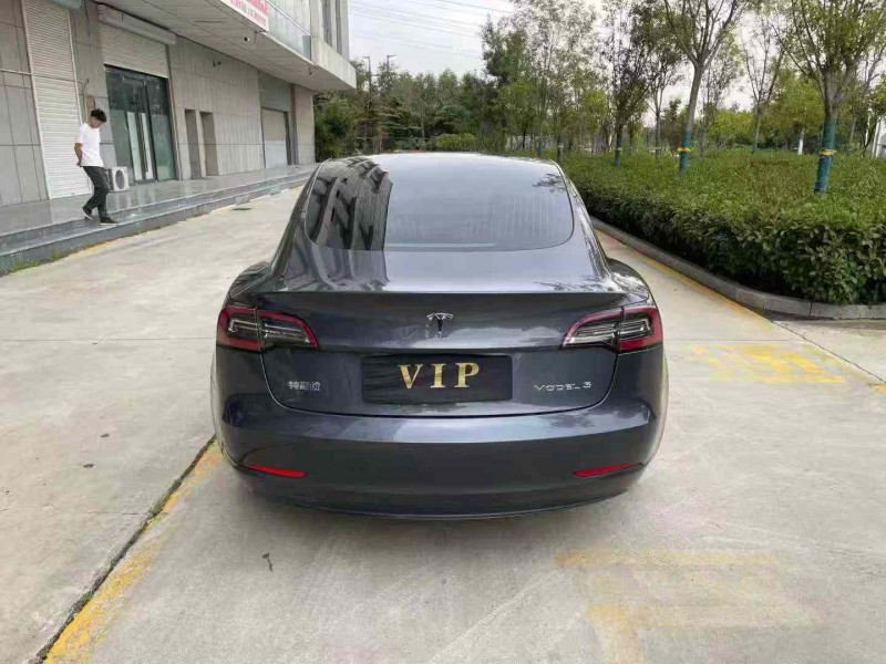 济宁20年特斯拉MODEL Y9