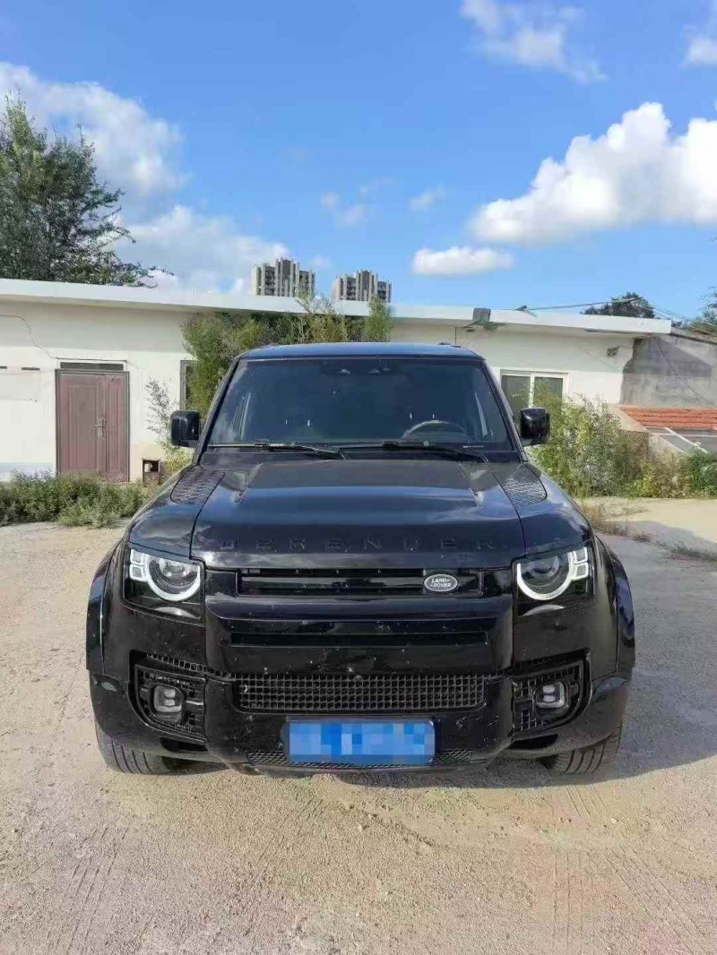 青岛21年路虎卫士1