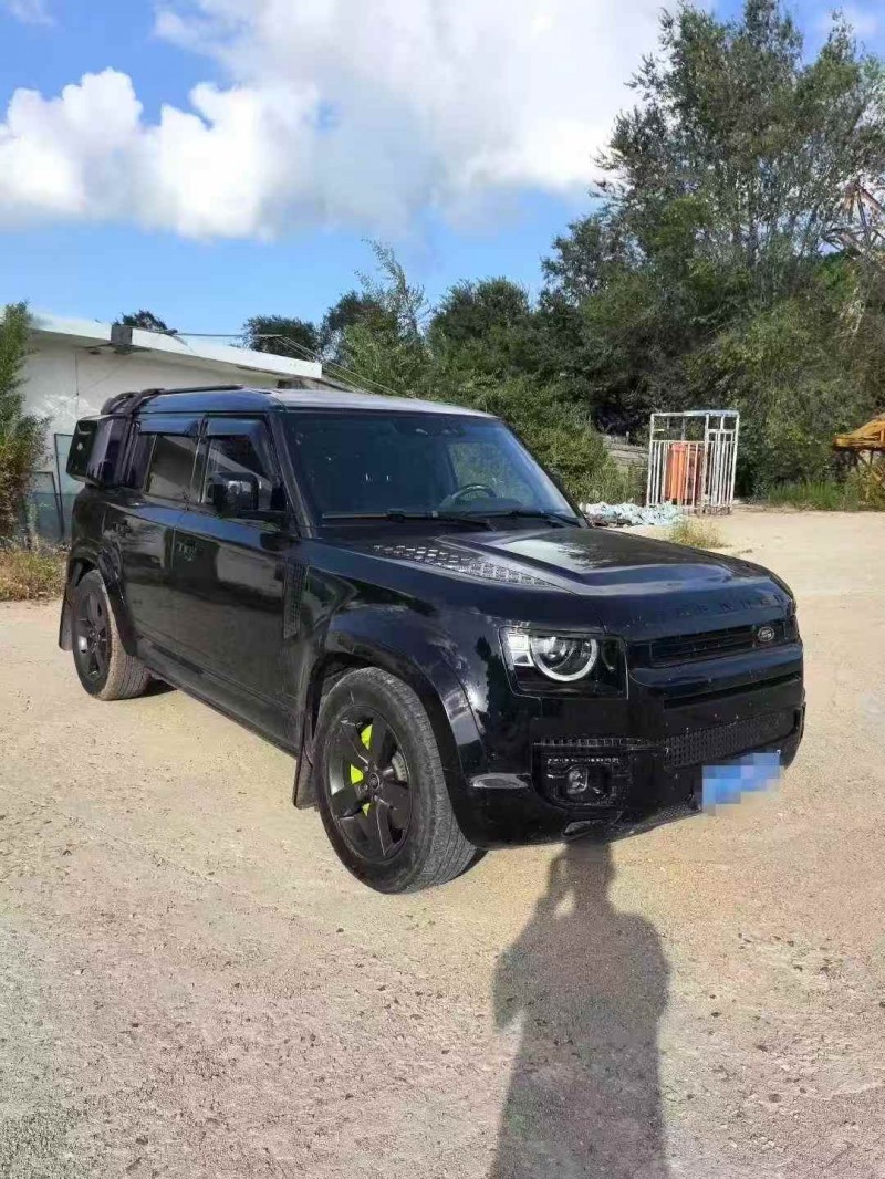 青岛21年路虎卫士2