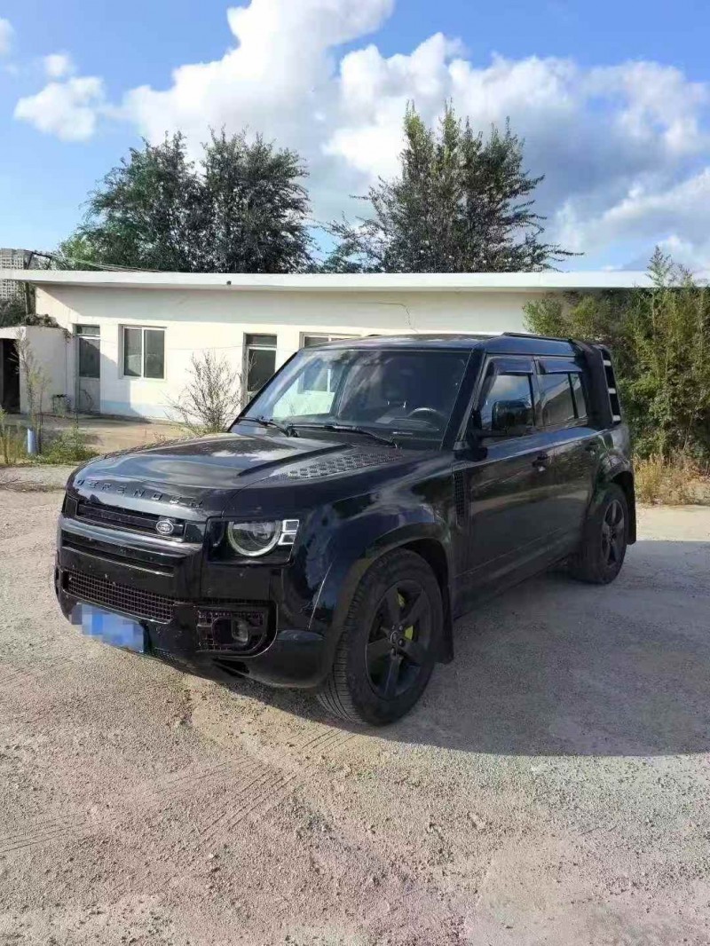 青岛21年路虎卫士3