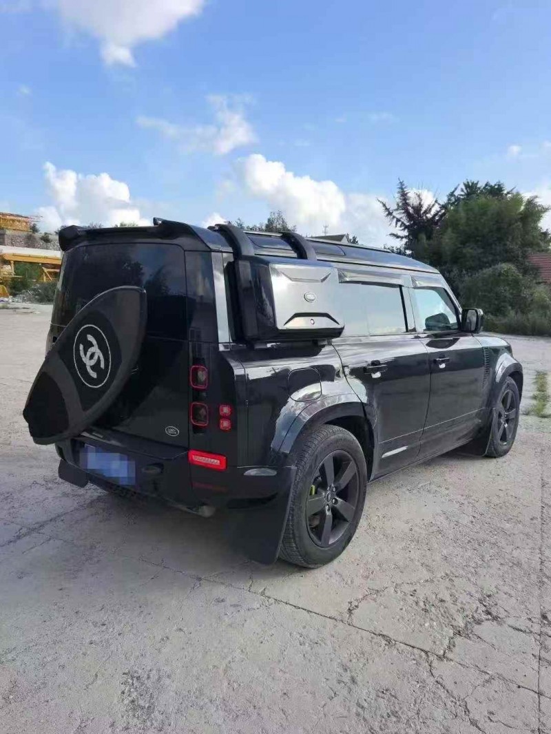 青岛21年路虎卫士7