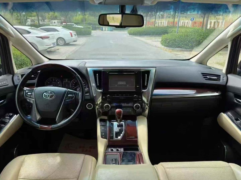 南京17年丰田埃尔法5