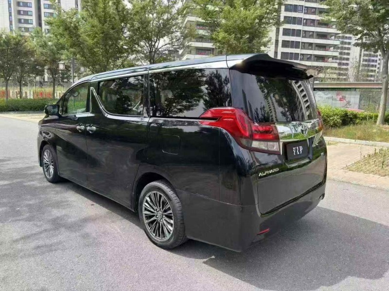 南京17年丰田埃尔法9