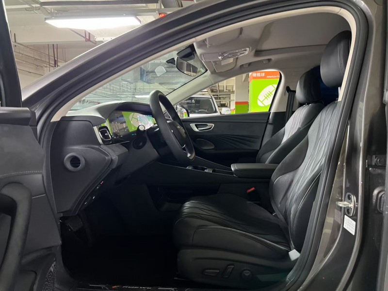 成都24年荣威D74