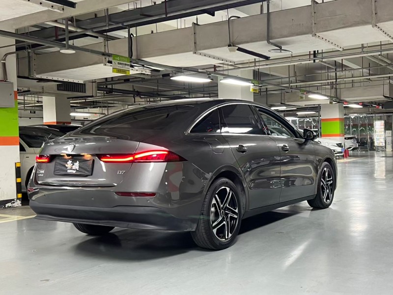 成都24年荣威D77