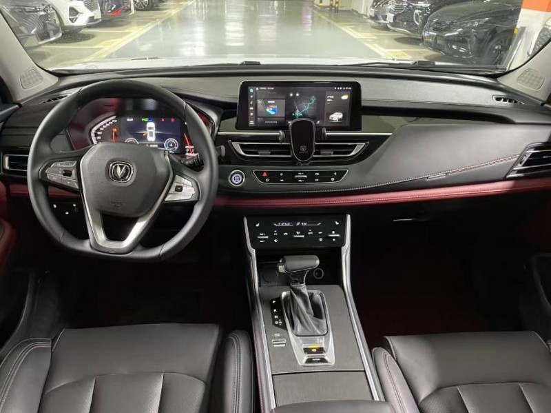 成都23年长安汽车CS758