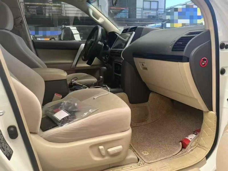 广州19年丰田普拉多6