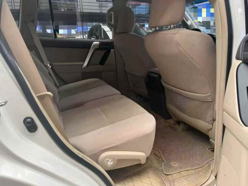 广州19年丰田普拉多7