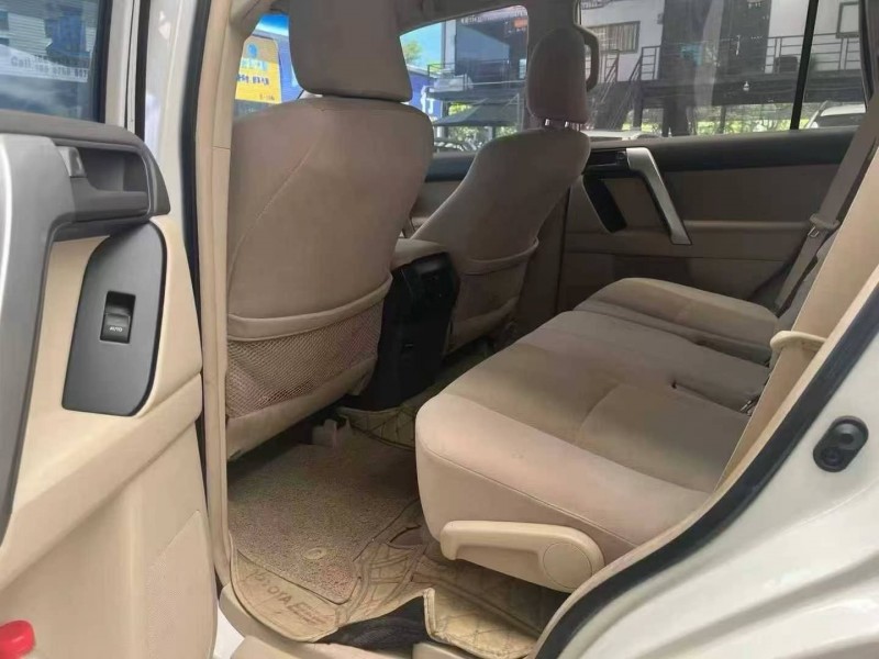 广州19年丰田普拉多8