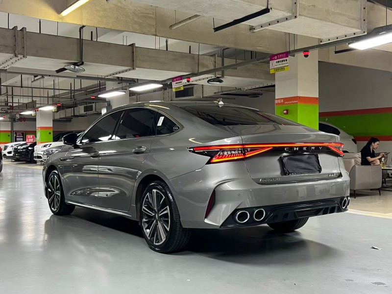 成都25年奇瑞艾瑞泽8