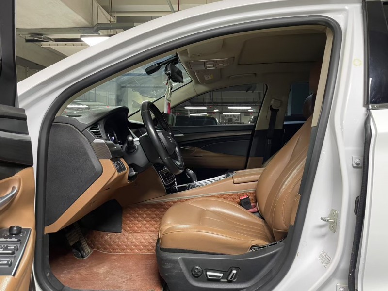 成都18年吉利博瑞8