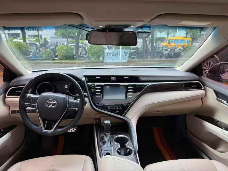 广州19年丰田凯美瑞5