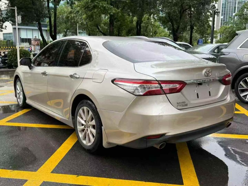 广州19年丰田凯美瑞7