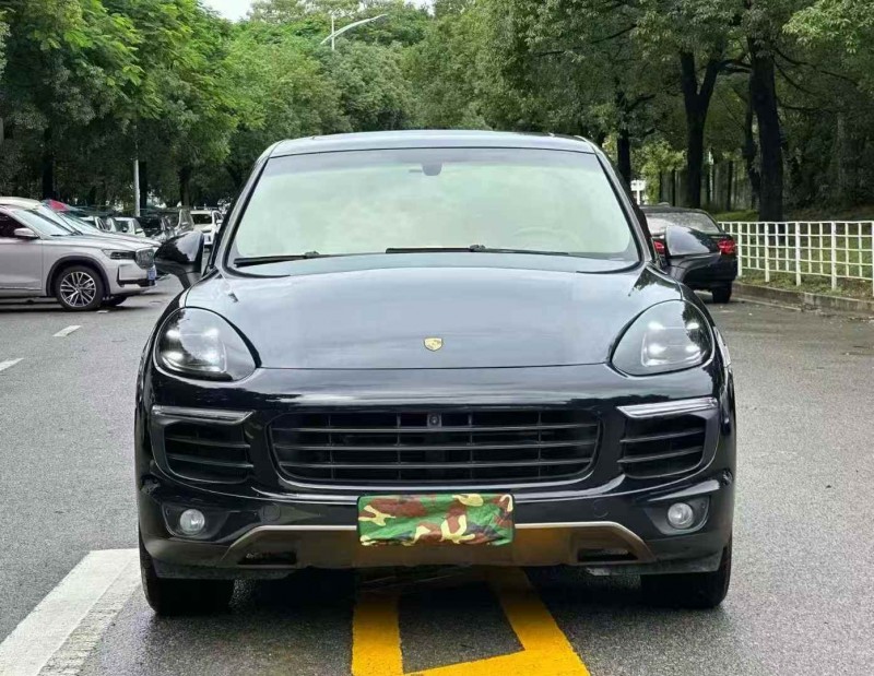 广州17年保时捷卡宴1