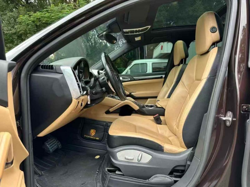 广州17年保时捷卡宴6