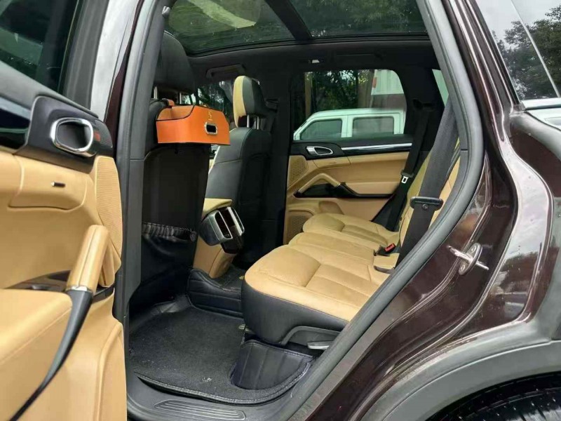 广州17年保时捷卡宴8