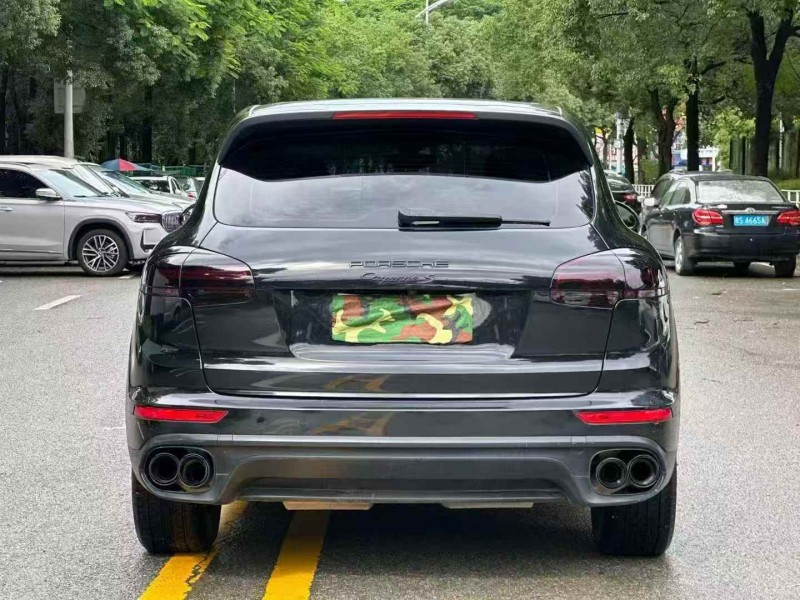 广州17年保时捷卡宴9