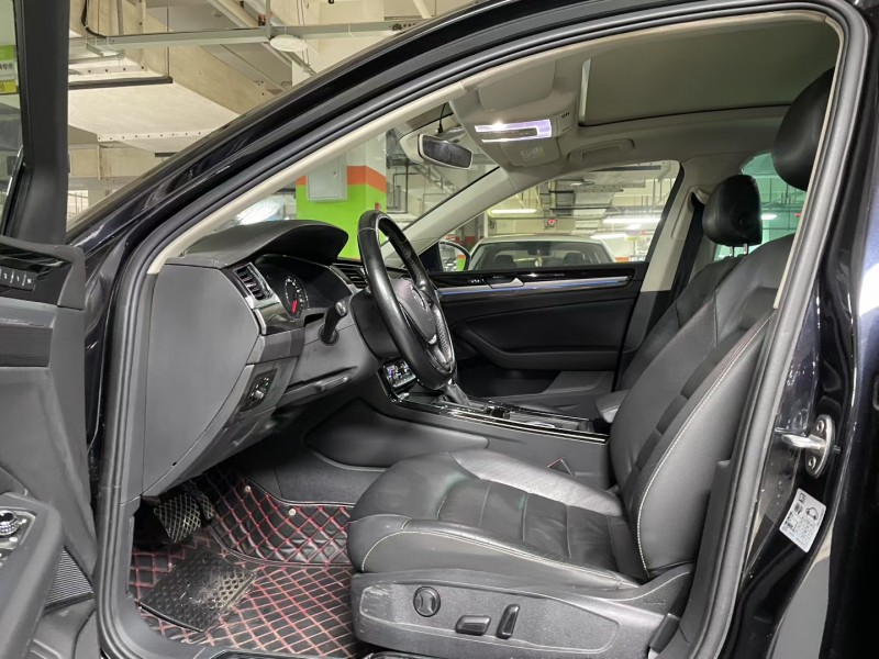 成都19年大众辉昂6