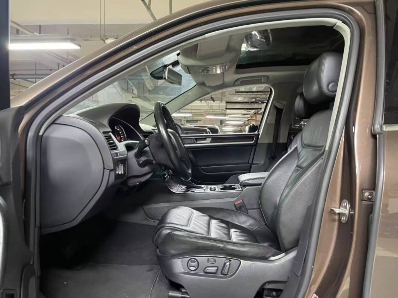 成都16年大众途锐4