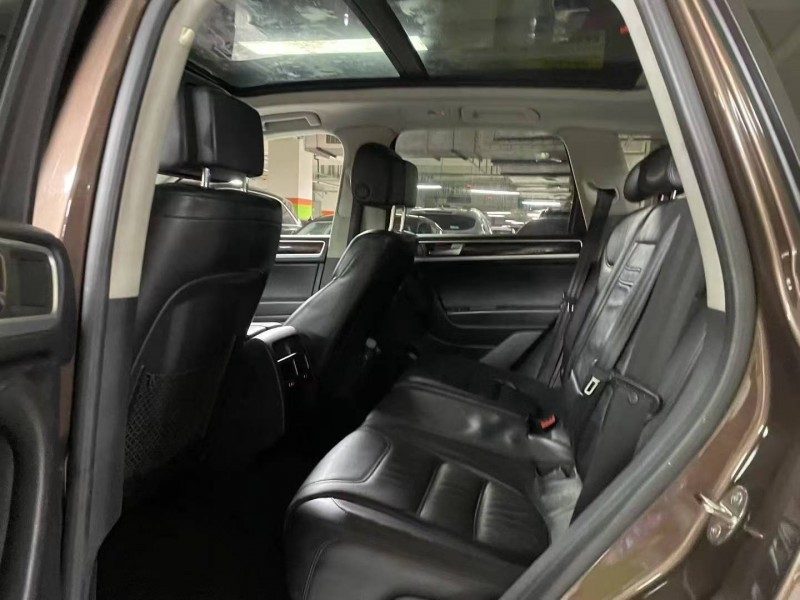 成都16年大众途锐5