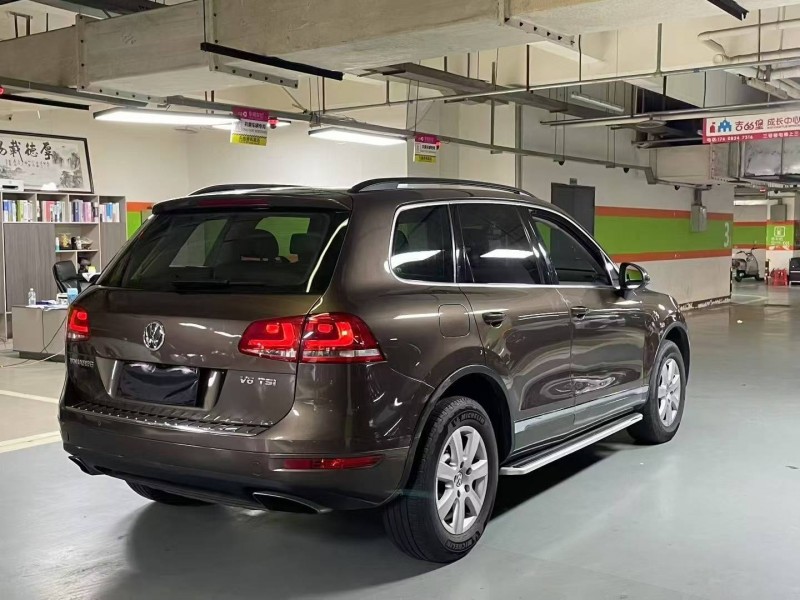 成都16年大众途锐7