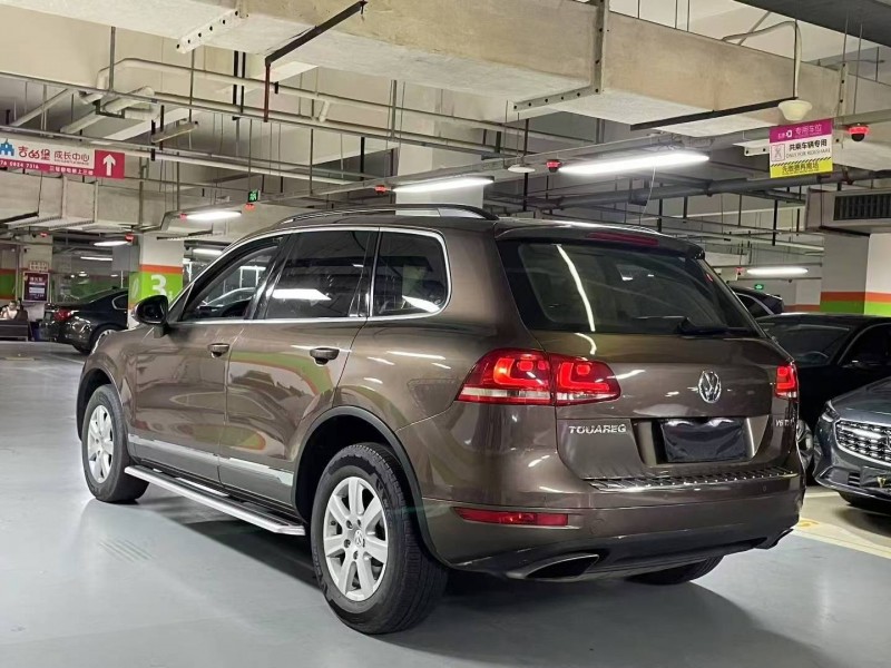 成都16年大众途锐8