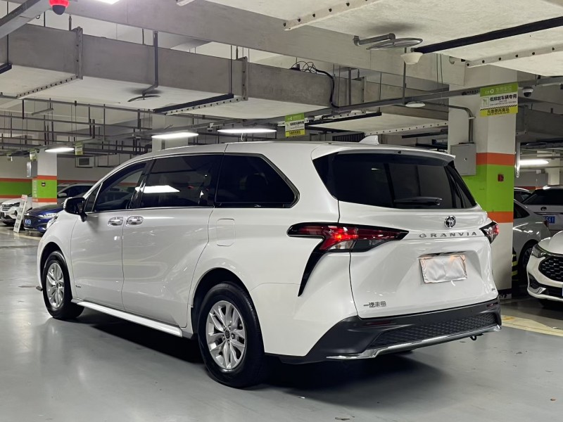 成都25年丰田格瑞维亚8