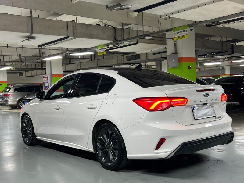 成都22年福特福克斯8