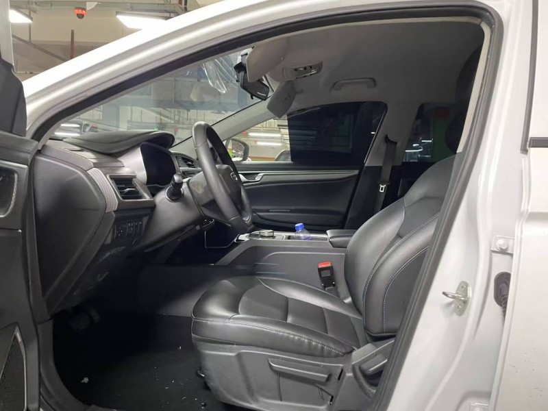 成都23年吉利帝豪5