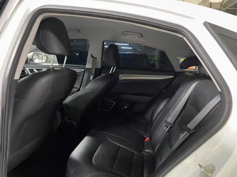 成都23年吉利帝豪9