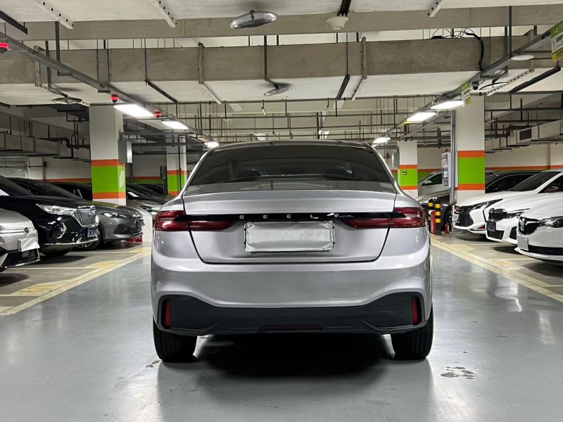 成都24年吉利几何8