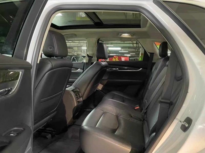 成都18年凯迪拉克XT57