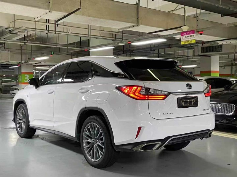 成都18年雷克萨斯RX3