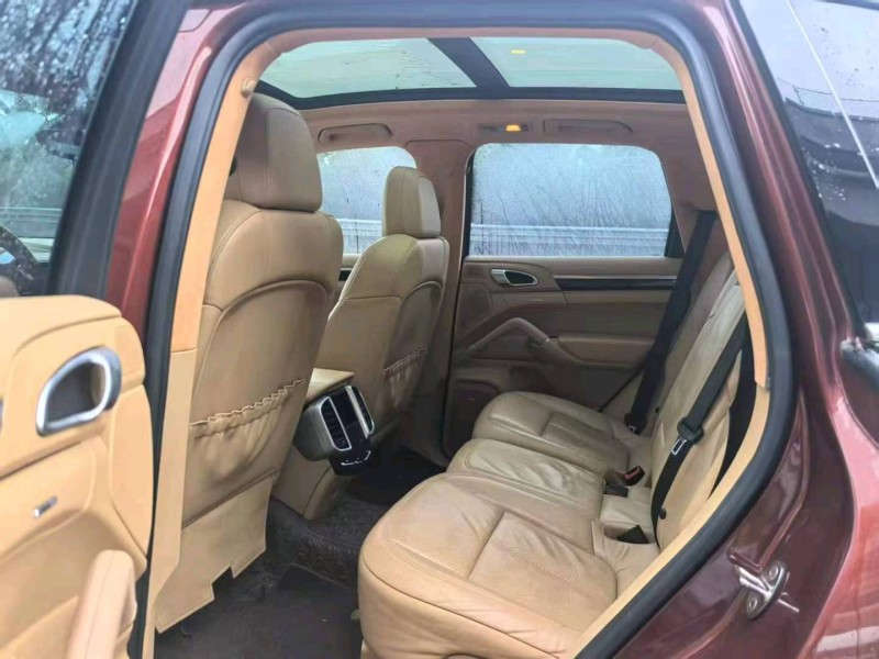 广州11年保时捷卡宴7