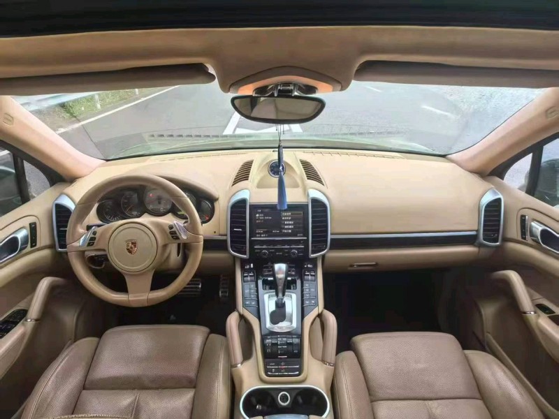 广州11年保时捷卡宴8