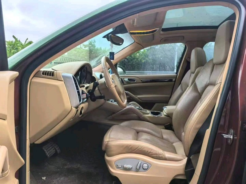 广州11年保时捷卡宴9