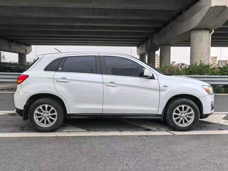 广州16年三菱劲炫3