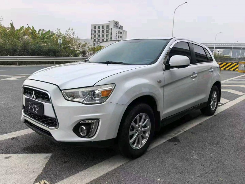 广州16年三菱劲炫5