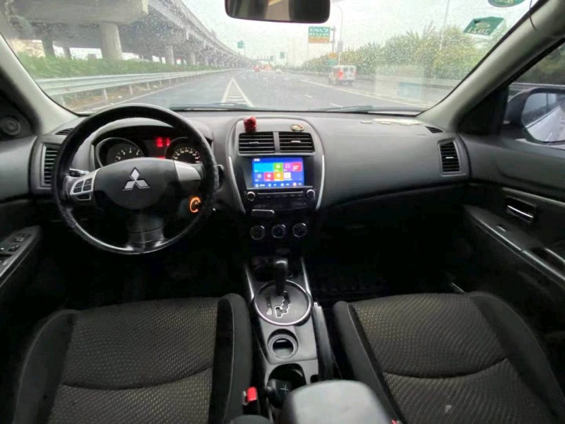 广州14年三菱劲炫8
