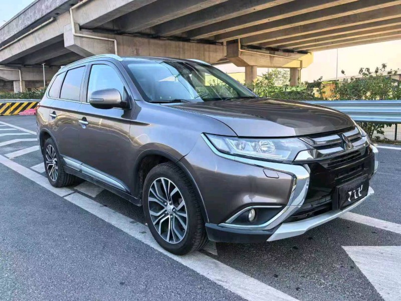 广州16年三菱欧蓝德3