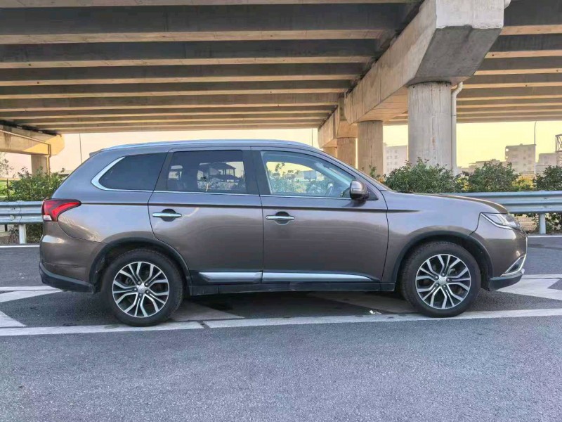 广州16年三菱欧蓝德4