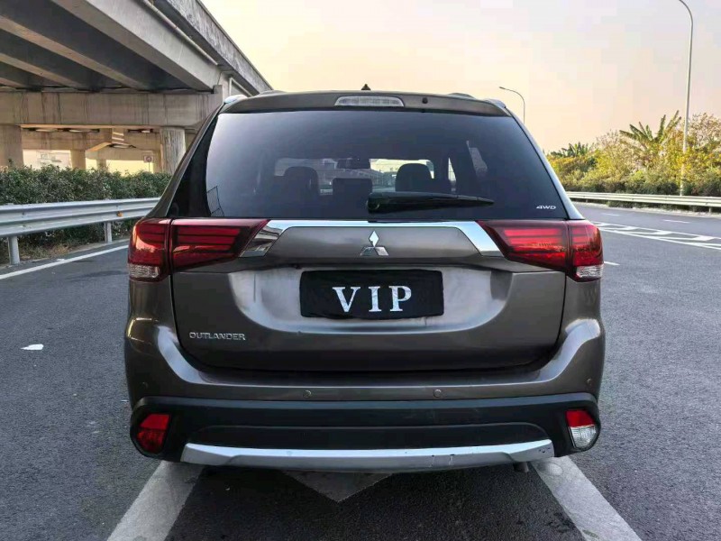 广州16年三菱欧蓝德5