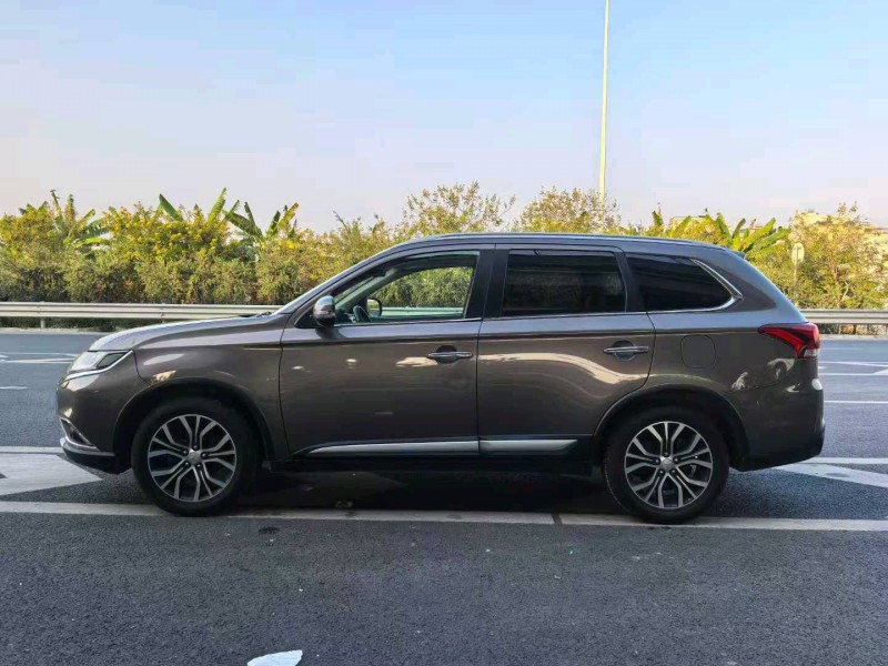 广州16年三菱欧蓝德6