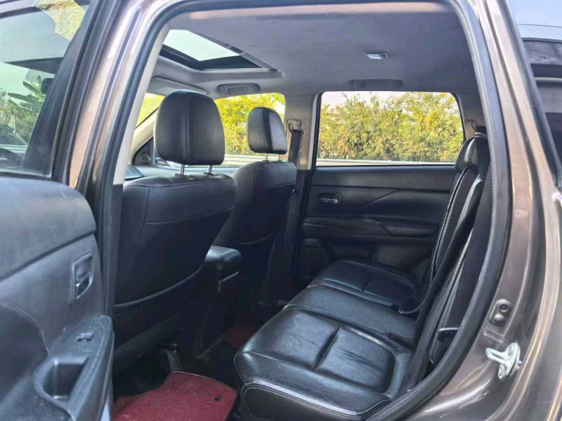 广州16年三菱欧蓝德7