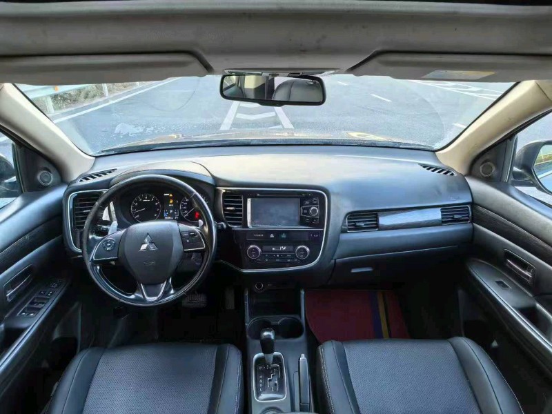 广州16年三菱欧蓝德8